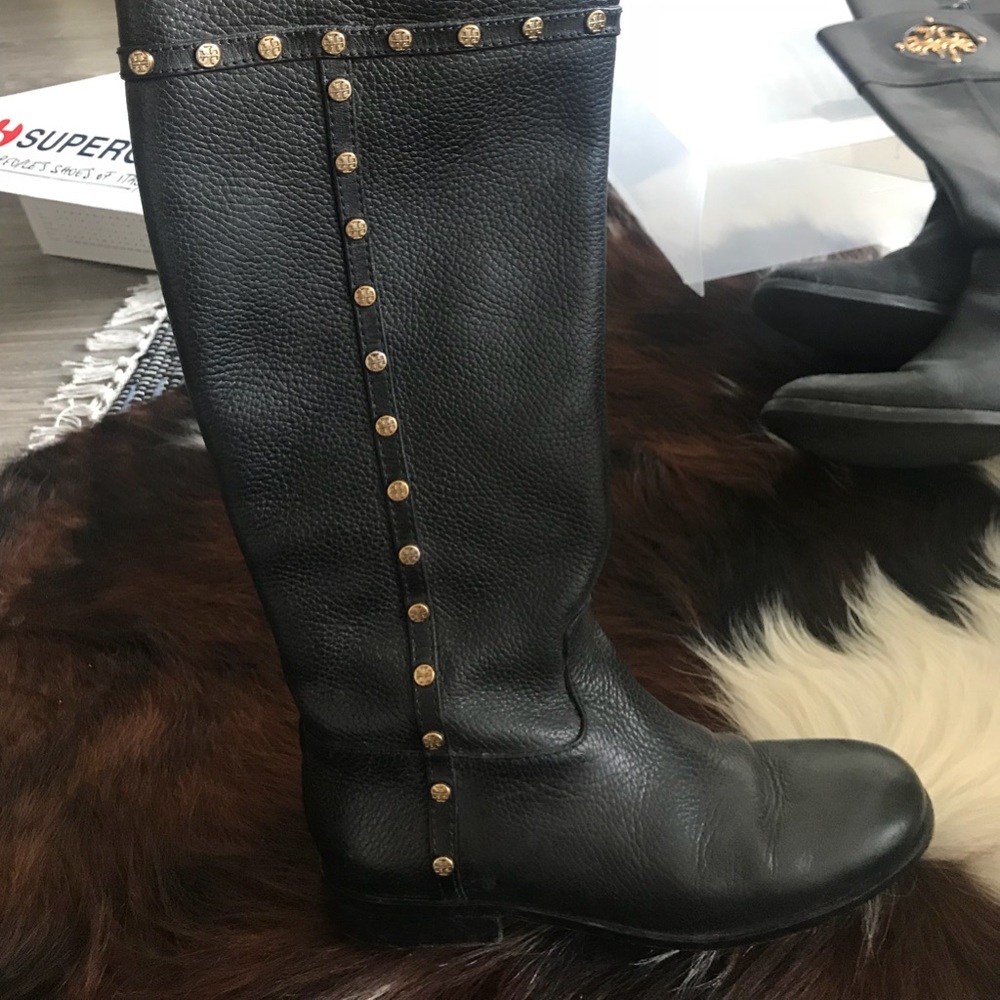 Knee high Tory Burch boots. Size 6